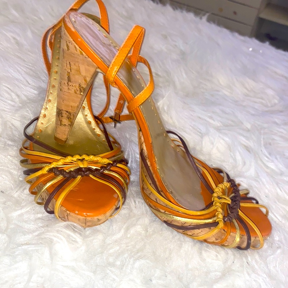 These 5 inch BCBG heels are extremely comfortable and lighten worn.❤️